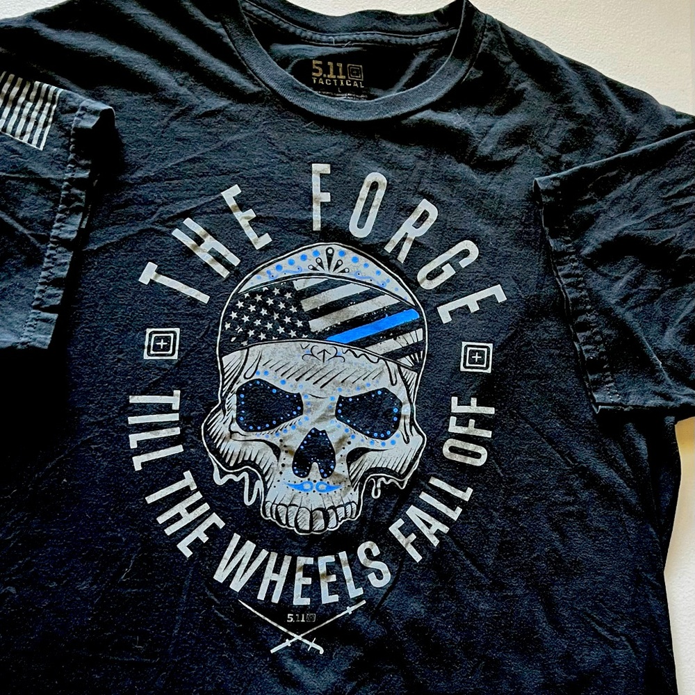 Mens 511 Tactical tee shirt. 100% cotton.  Size L